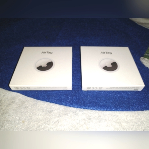 2 NEW Apple AirTags - Picture 2 of 3